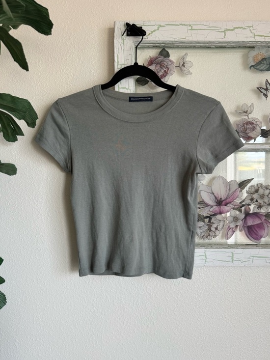 Brandy Melville Tops - Brandy Melville Olive Green Short Sleeve Crew Tee